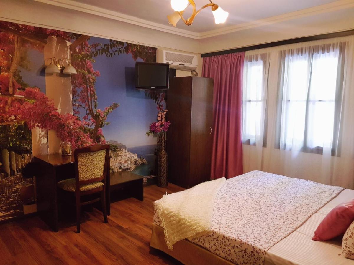 Hotel Minaliat Vek ชูเมน ภายนอก รูปภาพ