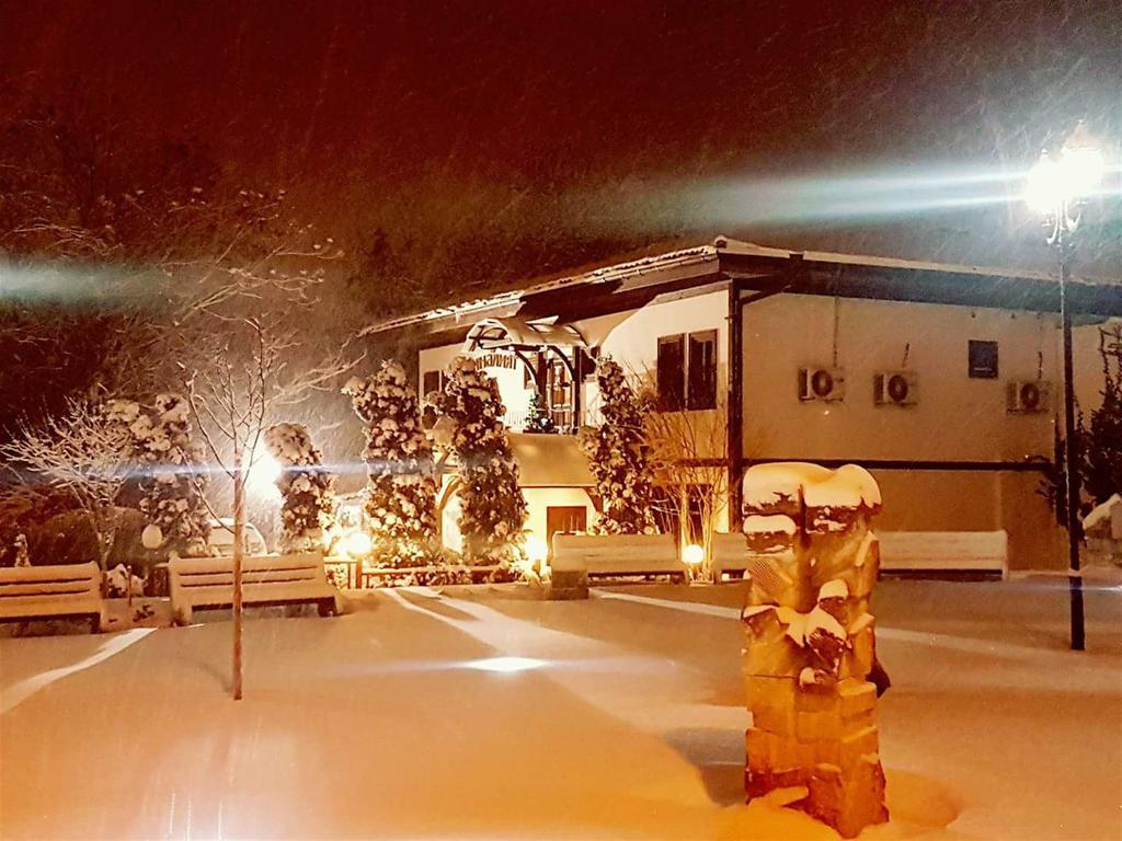 Hotel Minaliat Vek ชูเมน ภายนอก รูปภาพ